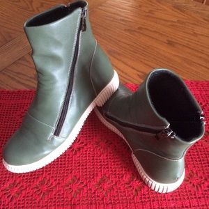 TB Ankle Zip Booties, Sz 9.5-10 (Euro 40)